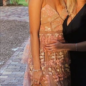 Help me find this dress pls